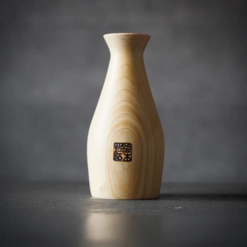 Cypress sake jug / Miyabi Urushi Kogei